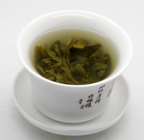 冲泡好的纯罗布麻茶汤色