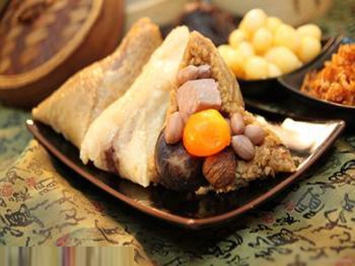 图片二：端午粽子飘香
